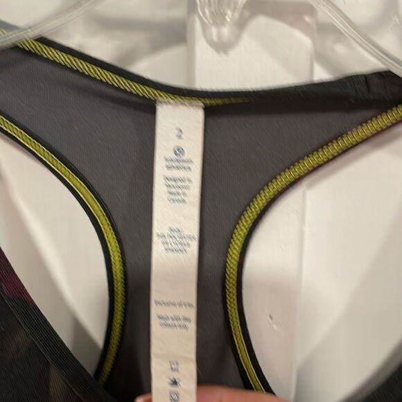 Lululemon Athletics razorback exercise top size 2 - Picture 2 of 3